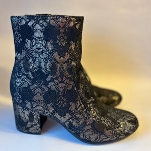 Unisa ankle booties